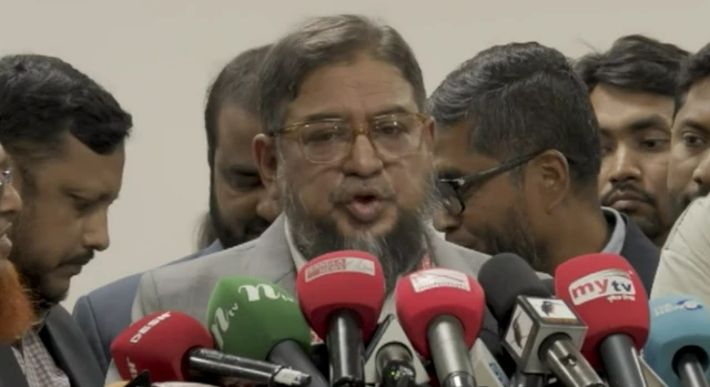 ஜமாத்-இ-இஸ்லாமி உட்பட 11 கட்சிகளின் கூட்டணி, டாக்கா-8 உட்பட மூன்று தொகுதிகளில் தேர்தலை ஒத்திவைக்கக் கோரியுள்ளது.