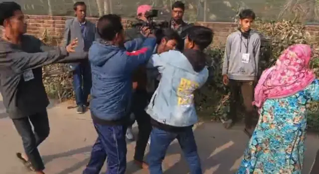 রাজশাহীর পুঠিয়ায় ধানের শীষ ও স্বতন্ত্র ফুটবল প্রতীকের প্রার্থীর সমর্থকদের মধ্যে সংঘর্ষ