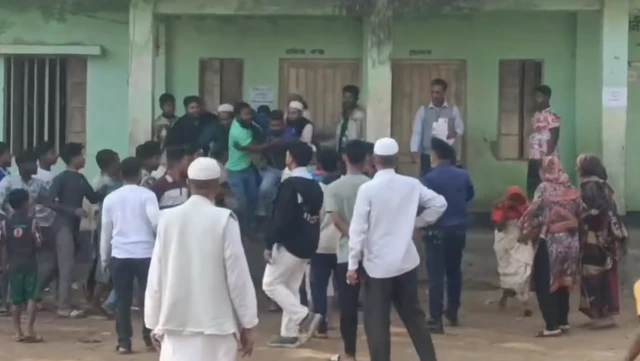 রুমিন ফারহানা ও মাওলানা জুনায়েদ আল হাবীবের সমর্থকদের মারামারি