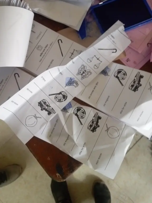ধানের শীষের প্রতীকে সিল মারার চেষ্টার অভিযোগ
