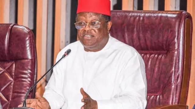 O kwuru na ya dị njikere itinye ọrụ ahụ n'aka onye kwụrụ onwe ya ka ọ tụlee ya.