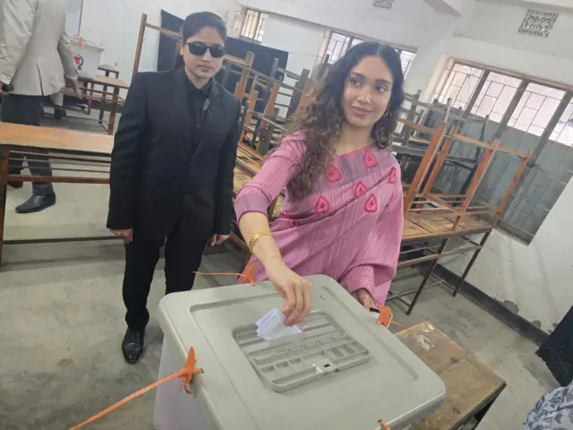 ভোট দিচ্ছেন জাইমা রহমান