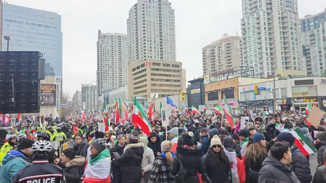 راهپیمایی معترضان ایرانی در تورنتو