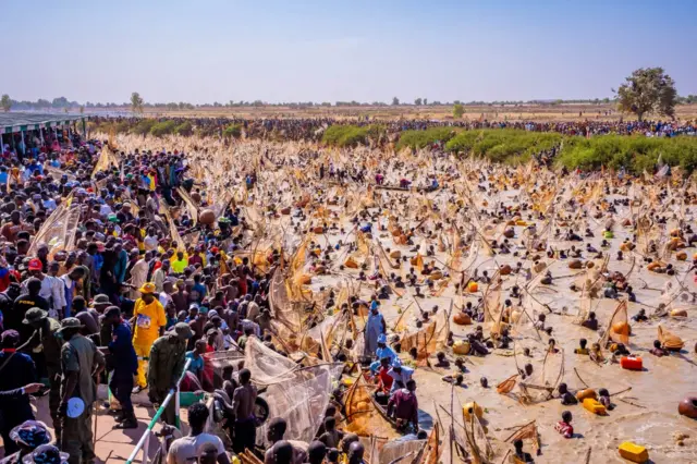 Ebe a na-eme emume a na-akpọ Argungu na Kebbi steeti .