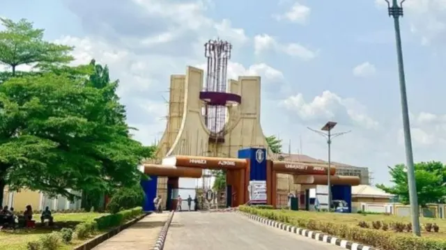 Ihu ụzọ mahadum Nnamdi Azikiwe nke dị n'isi obodo Anambra Steeti n'Ọka