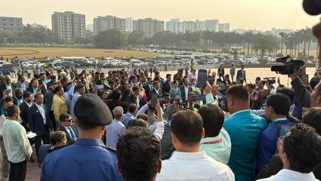 ত্রয়োদশ জাতীয় সংসদের মন্ত্রিসভার শপথগ্রহণ অনুষ্ঠান শুরু হয়েছে।