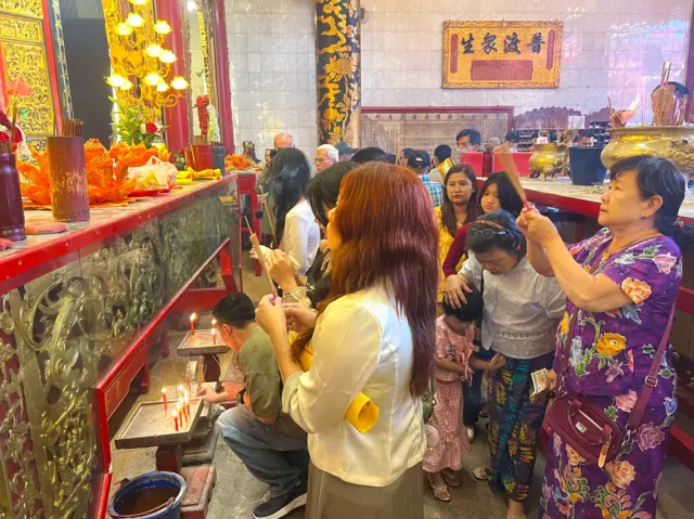 ၂၀၂၆ တရုတ်နှစ်သစ်ကူး နှစ်ဆန်းတစ်ရက်နေ့၊ ဖေဖော်ဝါရီလ ၁၇ ရက်နေ့ မနက်ခင်းအစောပိုင်း ဝတ်ပြုနေကြသူတွေ