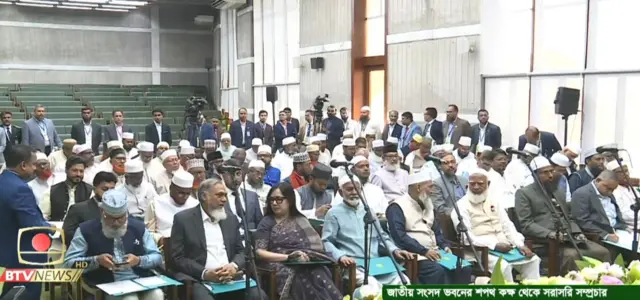 জামায়াতে ইসলামীর এমপিদের সঙ্গে একই সময়ে সংসদ সদস্য হিসেবে শপথগ্রহণ করেন স্বতন্ত্র হিসেবে নির্বাচিত এমপি রুমিন ফারহানা