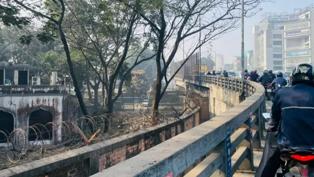 ঢাকার রামপুরার ইউলুপে আজ মঙ্গলবার সকালের দীর্ঘ যানযট