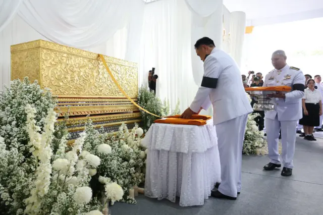 ကျောင်းအုပ်ဆရာမကြီးရဲ့ စျာပနကို ထိုင်းဝန်ကြီးချုပ် အနုတင် ကိုယ်တိုင် တက်ရောက်ခဲ့