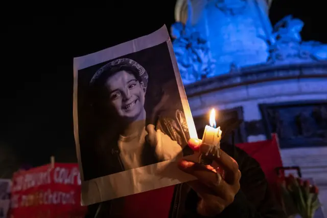 مراسم یادبود کشتهشدگان اعتراضات در پاریس