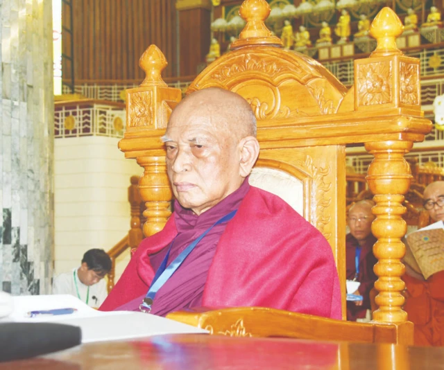 နိုင်ငံတော်ဗဟိုသံဃာ့ဝန်ဆောင်အဖွဲ့ ဥက္ကဋ္ဌ (အဘိဓဇ မဟာရဋ္ဌဂုရု၊ အဂ္ဂမဟာ သဒ္ဓမ္မဇောတိက ဓဇ) ဒေါက်တာ ဘဒ္ဒန္တစန္ဒိမာဘိဝံသ