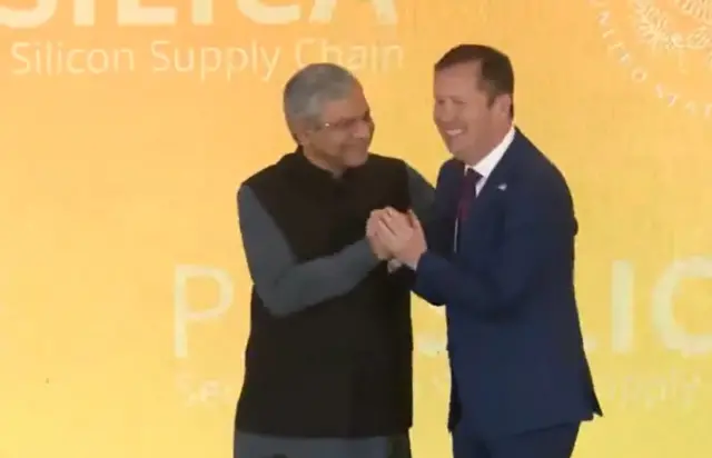 अश्विनी वैष्णव और सर्जियो गोर