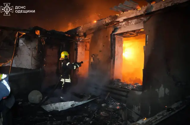 Пожар после атаки дронов в Одесской области
