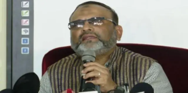 ঢাকা বিশ্ববিদ্যালয়ের উপাচার্য নিয়াজ আহমদ খান।