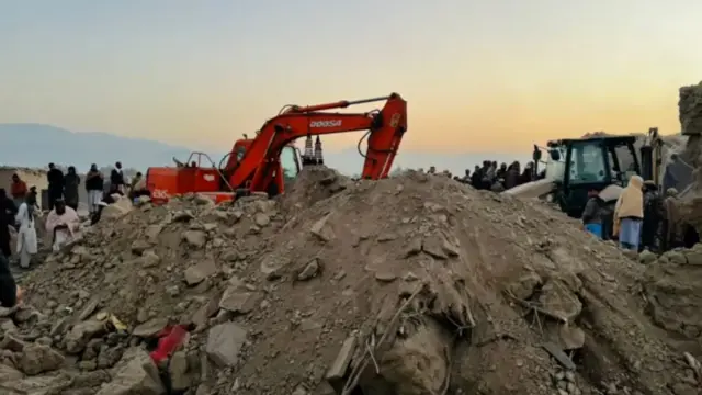 آثار حمله هوایی پاکستان در بهسود ننگرهار