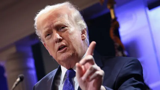 डोनाल्ड ट्रंप