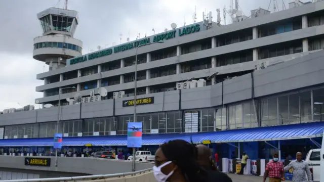 E kwuru na ha zọpụtakwara mmadụ iri na anọ niile ndị tọrọ atọ n’ebe ahụ n'enweghị nsogbu ma kpọpụ ha kpamkpam n'ebe ahụ.