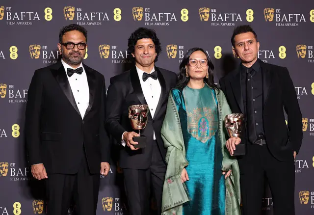 बाफ़्टा के साथ फ़रहान अख़्तर और लक्ष्मीप्रिया देवी