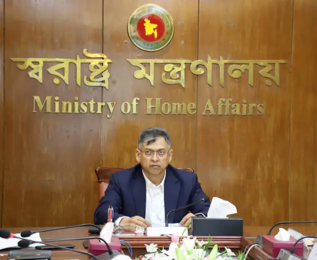 সংবাদ সম্মেলনে স্বরাষ্ট্রমন্ত্রী সালাহউদ্দিন আহমদ