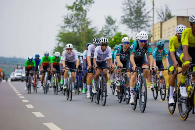 Abasiganwa ku magare muri Tour du Rwanda, ku cyumweru, ku itariki ya 22 Gashyantare (2) mu 2026.