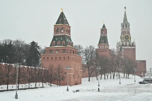 Московский Кремль, 24 февраля, четвертая годовщина войны России против Украины
