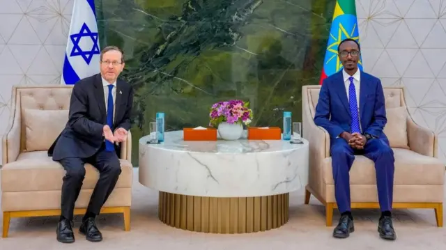 የእስራኤል ፕሬዝዳንት አይዛክ ሄርዞግ እና የውጭ ጉዳይ ሚኒስትር ጌዲዮን ጢሞቲዎስ