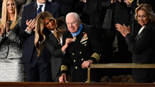 Haati warraa Tiraamp Melaaniyaa Tiraamp, Badhaasa Kabajaa Rooyis Wiiliyaamsif yeroo kennitu