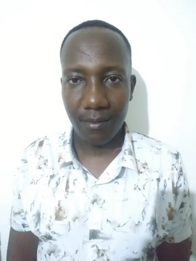 Festus Arasa Omwamba, kijana mwenye umri wa miaka 33 ambaye Idara ya Kitaifa ya Ujasusi imemshutumu kwa kuajiri Wakenya 1,000 kupigania Urusi katika uvamizi wake nchini Ukraine.