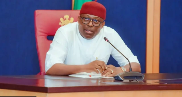 Gọvanọ Fubara gwara ndị ọrụ ọhụrụ ahụ ka ha ghara itinye aka n’ihe gbasara ndọrọ ndọrọ ọchịchị.