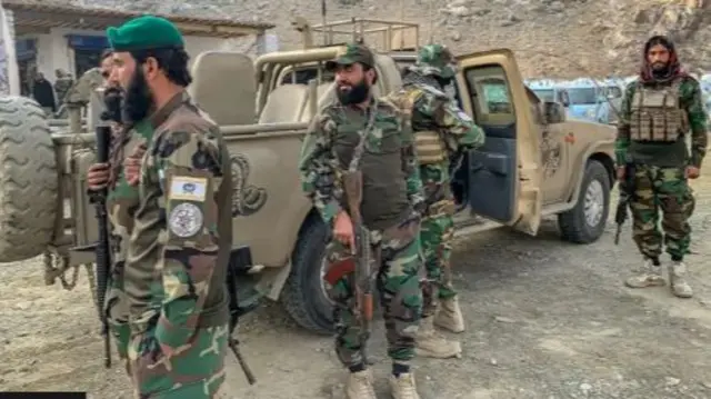 Ndịagha ikuku nke Pakistan tụrụ ogbunigwe n'isi obodo Afghanistan n'ụtụtụ a mgbe ọtụtụ ọnwa nke agha mmegwara maka nsogbu ogologo nke okeala ugwu ha.