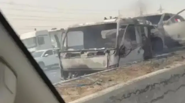 شاحنة محترقة