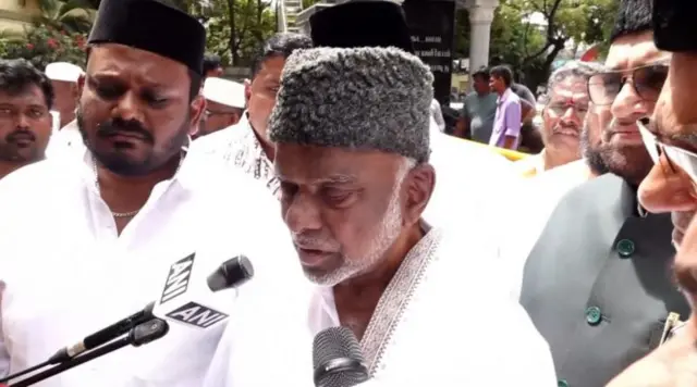 இந்திய யூனியன் முஸ்லிம் கட்சியின் தேசிய தலைவர் காதர் மொகிதீன்