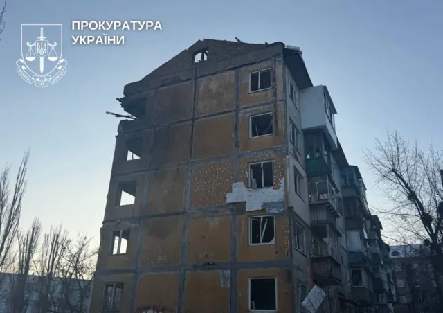 В Днепровском районе произошло разрушение наружной стены пятиэтажки, сообщили в прокуратуре