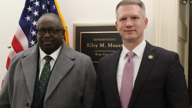 Mgbe aka na-achị Plateau steeti Caleb Mutfwang na onye omeiwu mba Amerịka Riley Moore nwechara nzukọ