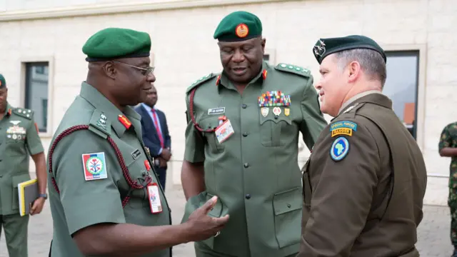 Ndịisi ndịagha Naịjirịa na onyendu ndịagha mba Amerịka