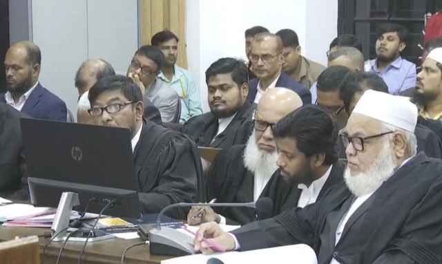 বাংলাদেশ টেলিভিশনে রায় সরাসরি সম্প্রচার করা হয়