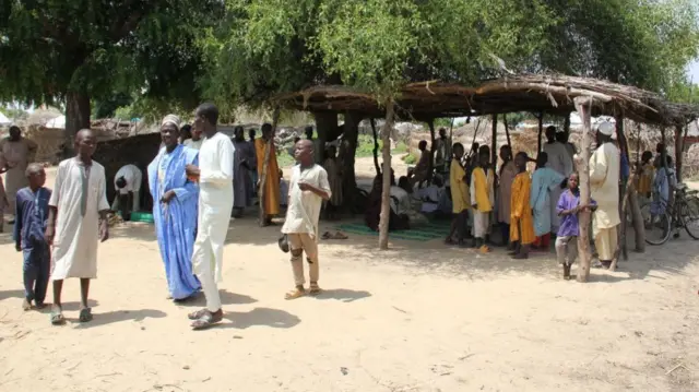 Ndị ikwu na ibe gara ekpere iji kwanyere ndị nwụrụ anwụ ugwu n’Ọktoba 12, 2019, mgbe ndị ojiegbe a na-enyo enyo na ha so n'otu Islamic State West Africa Province (ISWAP) wakporo obodo Tungushe, gbuo otu onye soja na mmadụ atọ bi na ya.