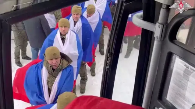 Минобороны опубликовало видео с освобожденными российскими военнопленными