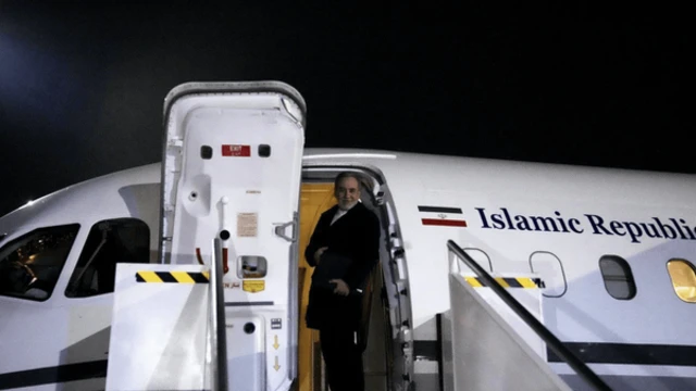 عکسی که خبرگزاری فارس از عزیمت آقای عراقچی به مسقط در شامگاه پنجشنبه منتشر کرده است