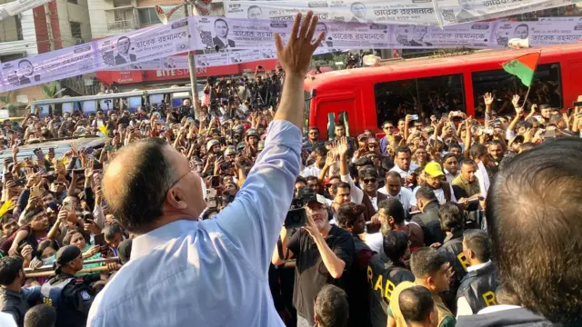 রোববার বিকেলে মিরপুর ইসিবি চত্বরে পথসভায় বক্তব্য দেন তারেক রহমান
