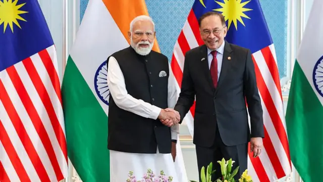 भारत के प्रधानमंत्री नरेंद्र मोदी और मलेशिया के प्रधानमंत्री अनवर इब्राहिम