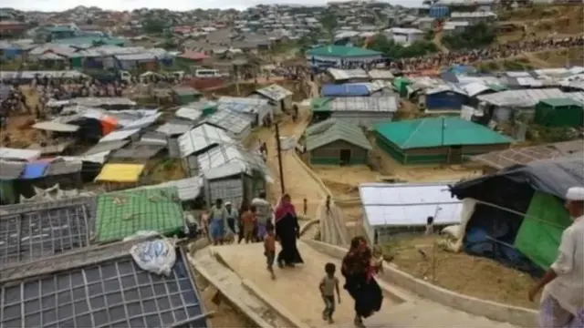উখিয়া ক্যাম্পে রোহিঙ্গা জনগোষ্ঠী