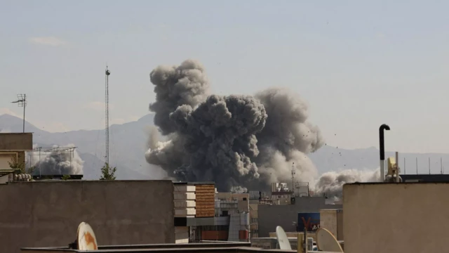 ጥቃት የተፈጸመበት ቦታ ላይ የሚታይ ጭስ