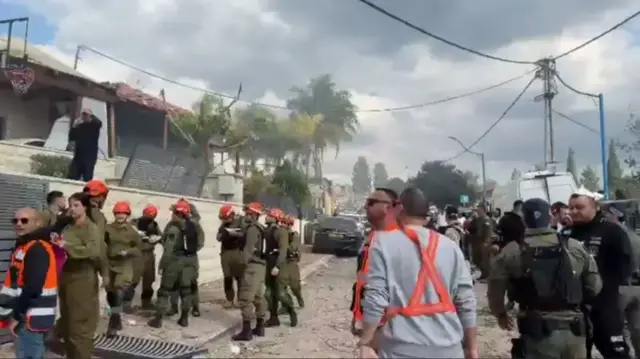 Personal de emergencias en el lugar de un ataque en Beit Shemesh, Israel