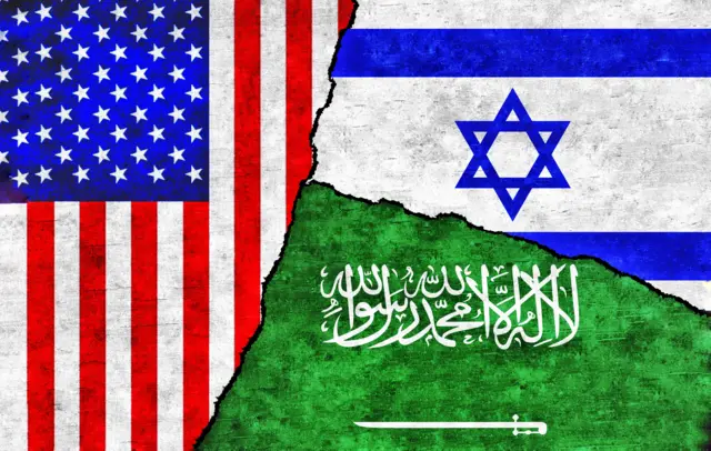 صورة لأعلام إسرائيل والولايات المتحدة والسعودية