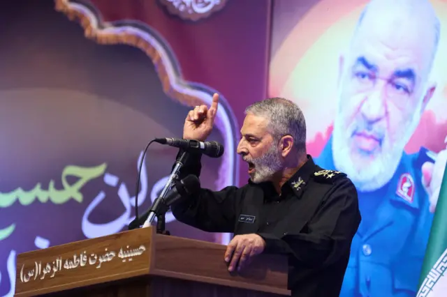 সশস্ত্র বাহিনীর চিফ অব স্টাফ আবদুলরহিম মৌসাভি