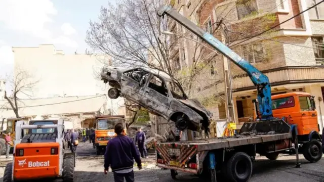 Ibisigazwa by'imodoka nyuma y'igitero cyabereye i Tehran