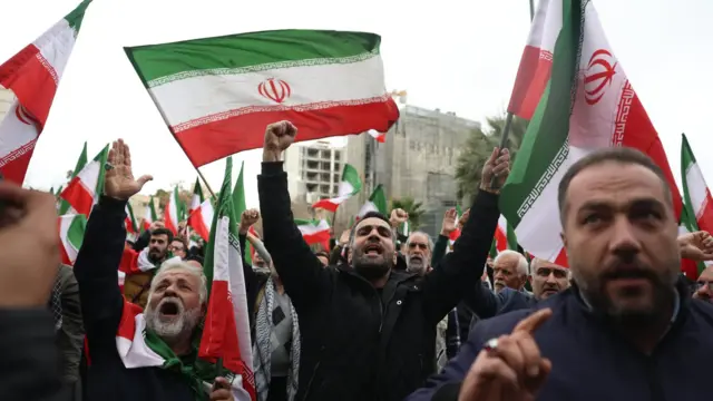 केही मानिसले इजरेल र अमेरिकाविरुद्ध जुलस पनि निकाले