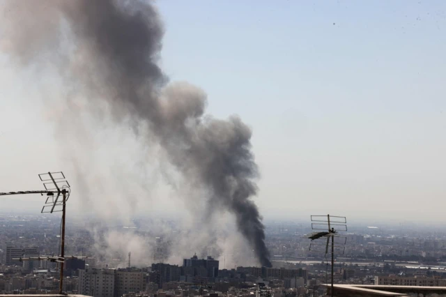 ጥቃት የተፈጸመበት ቦታ ላይ የሚታይ ጭስ